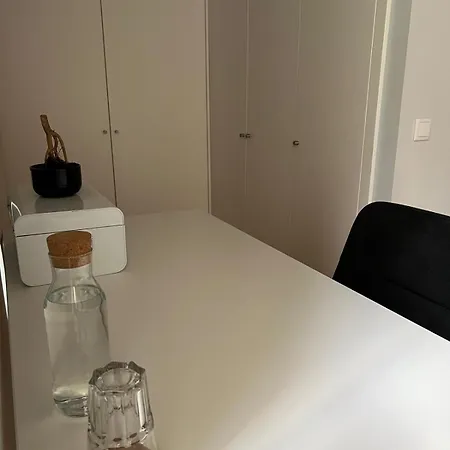Hideaway: With Private Bathroom And Charming Balcony! Rum i privatbostad Lisboa