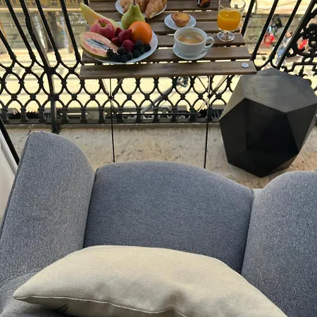 Homestay Hideaway: With Private Bathroom And Charming Balcony! Lisbon