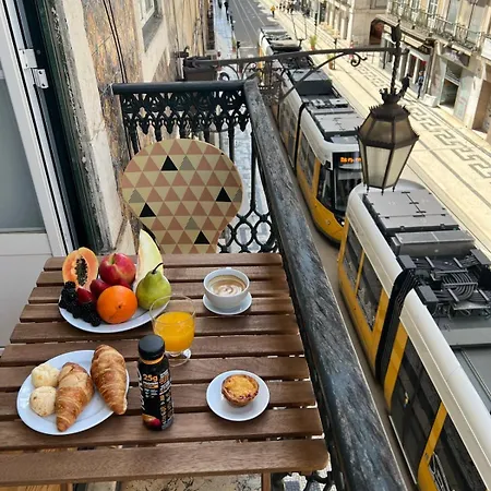 Homestay Hideaway: With Private Bathroom And Charming Balcony! *