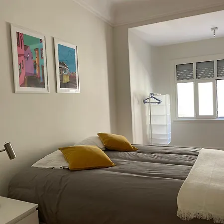 Hideaway: With Private Bathroom And Charming Balcony! * Lisbon